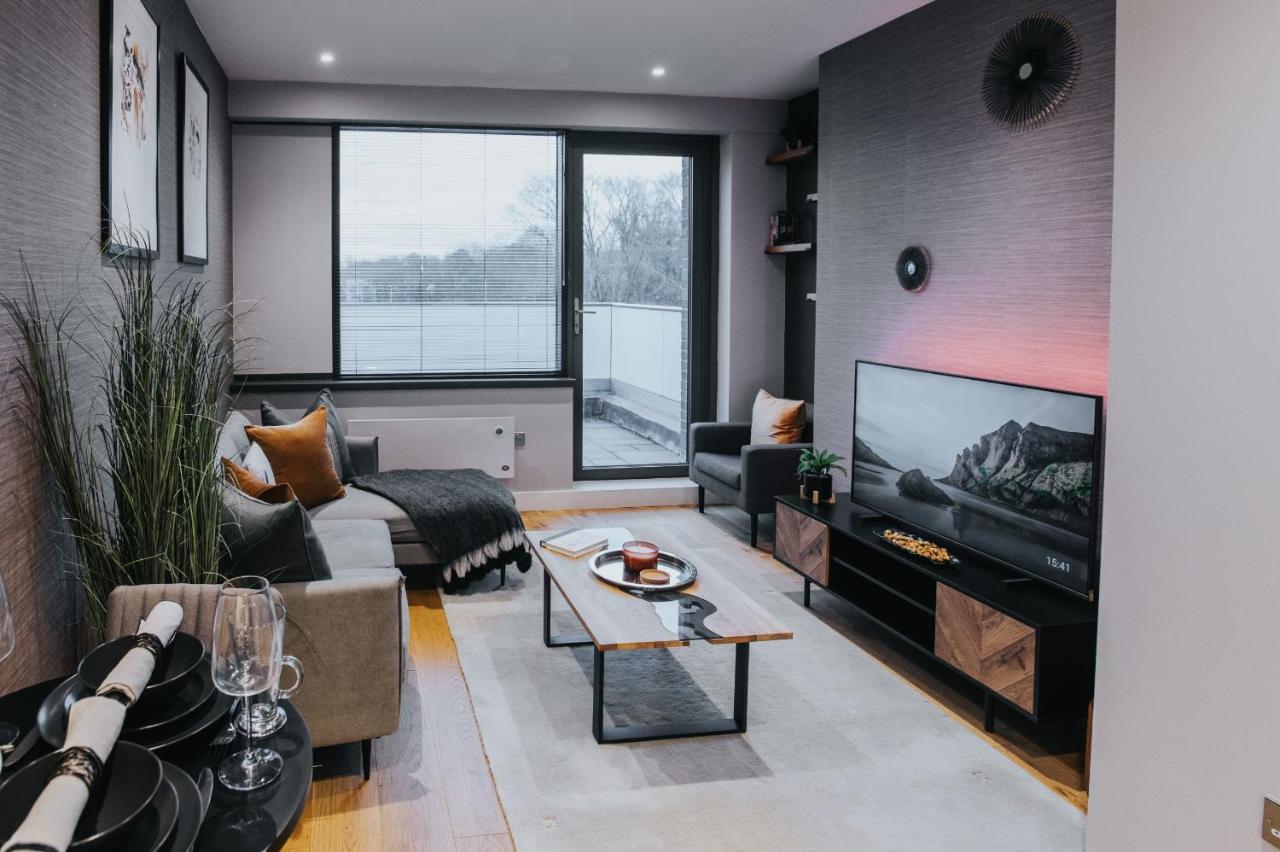 Circa17- Entire Apt, Free Parking, Gym, City Central & Free Netflix Bracknell Exterior photo