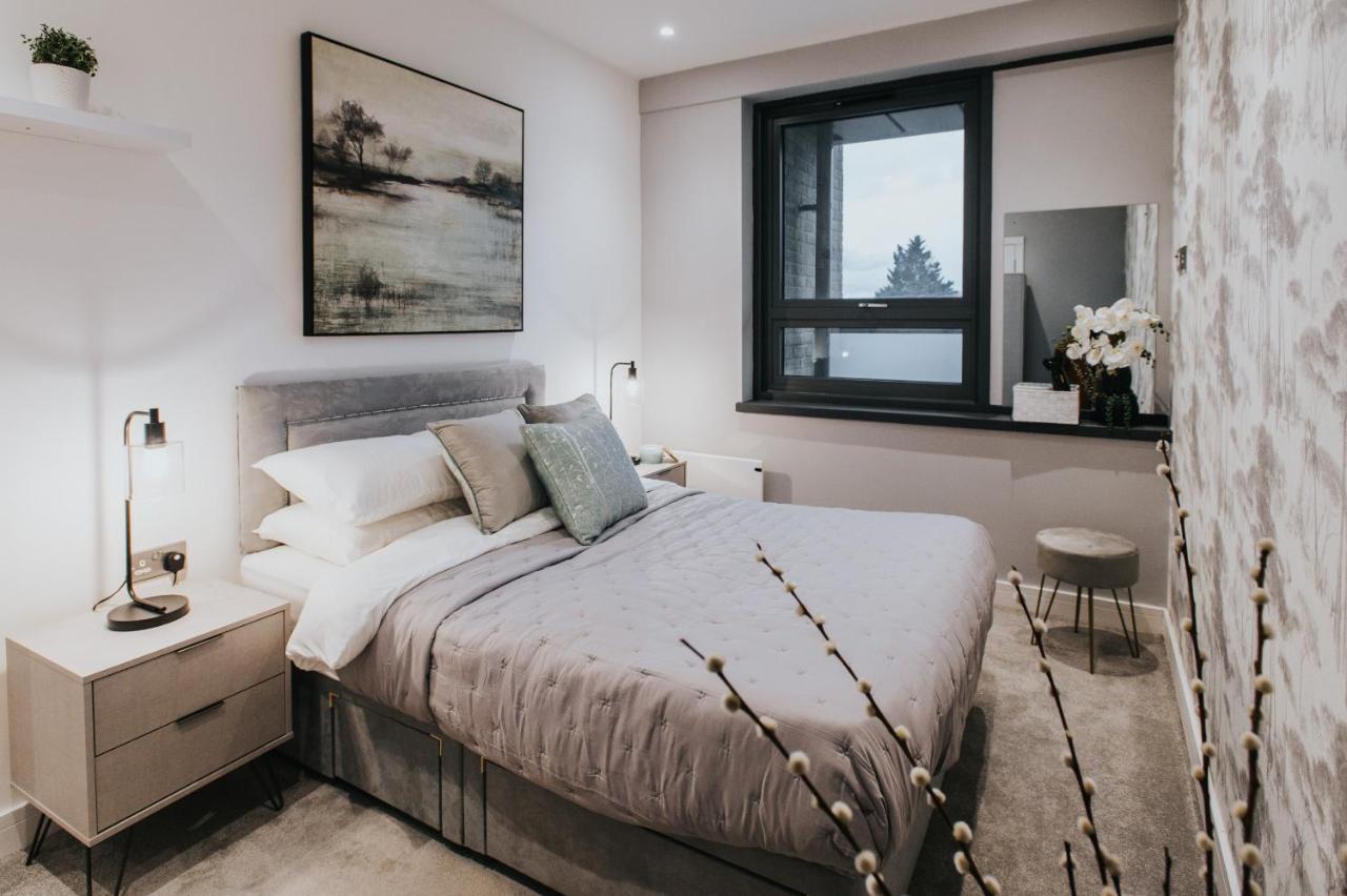Circa17- Entire Apt, Free Parking, Gym, City Central & Free Netflix Bracknell Exterior photo